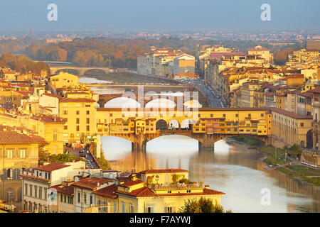 Ponte Vecchio, Firenze cityscape, Italia Foto Stock