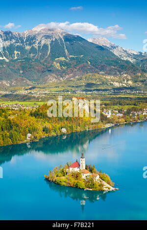 In autunno il lago di Bled e sulle Alpi Giulie, Slovenia Foto Stock