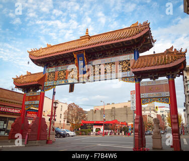 Il cancello di armoniosa interesse a Chinatown, Victoria, British Columbia, Canada. Foto Stock