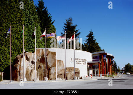 British Columbia Visitor Center ad Arco della Pace del passaggio di frontiera agli Stati Uniti dal Surrey, BC, British Columbia, Canada Foto Stock