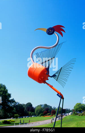 Il riciclaggio di parti metalliche in grosso uccello Folk riciclato Arte Scultura, Arco della Pace del parco, CANADA / STATI UNITI D'AMERICA confine internazionale Foto Stock