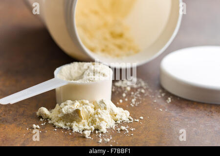 La proteina del siero di latte nel convogliatore Foto Stock