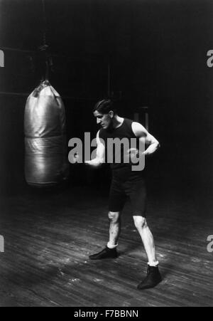 Vintage foto del boxer americano James J Corbett (1866 - 1933) - World Heavyweight Champion dal 1892 al 1897. Corbett, soprannominato 'Gentleman Jim', 'Pompadour Jim' e 'bello Jim', è talvolta indicato come il padre della moderna boxe " a causa di tecniche scientifiche ha portato all'anello. Foto Stock