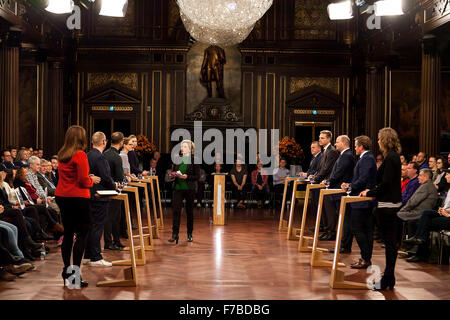 Copenhagen, Danimarca, Dicembre 28th, 2015. Danese leader di partito si riunisce in un TV2 trasmessi match-up nella vecchia borsa, Børsen, prima del 3 dicembre UE referendum che deciderà se il danese opt-out su dell'UE nel settore della giustizia e degli affari interni dovrebbe essere sostituito da un opt-in modello. Credito: OJPHOTOS/Alamy Live News Foto Stock