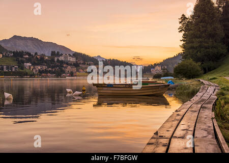 Sunrise in nobili Ski Ressort San Moritz in estate, Engadina, dei Grigioni, Svizzera, Grigioni, San Moritz Foto Stock