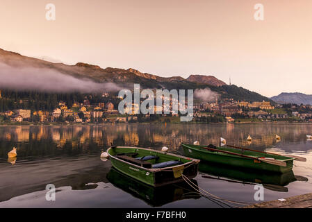 Sunrise in nobili Ski Ressort San Moritz in estate, Engadina, dei Grigioni, Svizzera, Grigioni, San Moritz Foto Stock