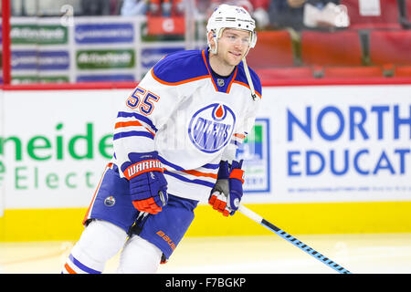 Nov. 25, 2015 - Raleigh, North Carolina, Stati Uniti - Edmonton lubrificatori marchio di centro Letestu (55) durante il gioco NHL tra i lubrificatori de Edmonton e Carolina Hurricanes al PNC Arena. (Credito Immagine: © Andy Martin Jr. via ZUMA filo) Foto Stock