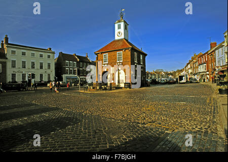 Yarm Town Hall e High Street Foto Stock