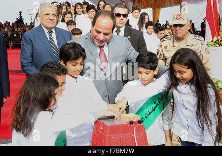 Port Said al Cairo, Egitto. 28 Nov, 2015. Il presidente egiziano Abdel Fattah al-Sisi prendere parte durante la fase di apertura di un progetto a Port Said in Egitto, nov. 28, 2015 © Il presidente Egiziano Ufficio APA/images/ZUMA filo/Alamy Live News Foto Stock