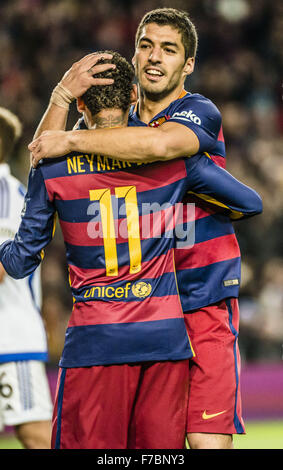 Barcellona, in Catalogna, Spagna. 28 Nov, 2015. LUIS SUAREZ e NEYMAR JR celebrare Leo Messi è obiettivo durante la partita di campionato contro il Real Sociedad allo stadio Camp Nou a Barcellona Credito: Matthias Oesterle/ZUMA filo/Alamy Live News Foto Stock