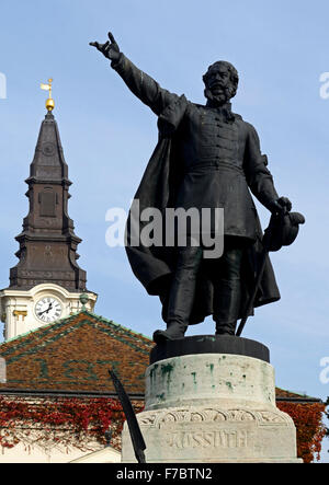 Kecskemet città in Ungheria i colori autunnali inner city Kossuth Lajos statua vicino shot Foto Stock