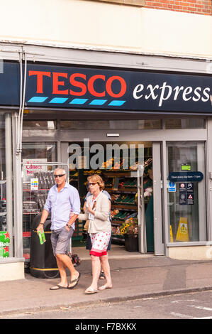 Tesco Express shop store in Southwold , Suffolk , Inghilterra , Inghilterra , Regno Unito Foto Stock