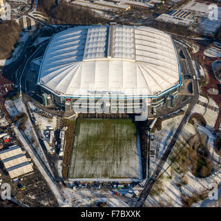 Veltins Arena in inverno, neve Schalke Stadium, S04, Bundesliga club, Gelsenkirchen, zona della Ruhr, Renania settentrionale-Vestfalia, Foto Stock