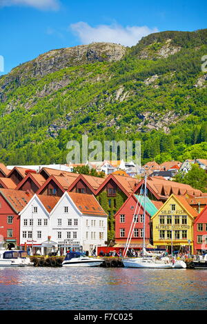 Magazzini in legno, Bryggen, Bergen, Norvegia Foto Stock