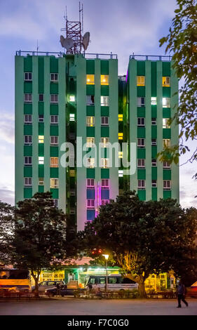 Hotel Santa Clara Libre su Vidal Park, la vita di strada nel centro di Santa Clara a Parque de Santa Clara Santa Clara, Cuba, Foto Stock