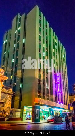 Hotel Santa Clara Libre su Vidal Park, la vita di strada nel centro di Santa Clara a Parque de Santa Clara Santa Clara, Cuba, Foto Stock