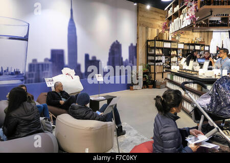 Muji Flagship Store sulla Fifth Avenue, New York Foto Stock