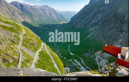 Trollstigen (troll scaletta o Troll Causeway), Norvegia Foto Stock