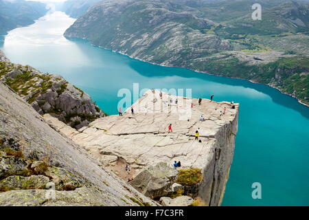 Paesaggio di Prekestolen pulpito Rock, Lysefjorden, Norvegia Foto Stock