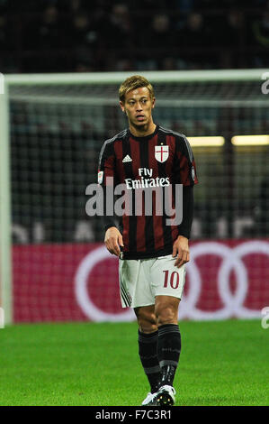 Milano, Italia. 28 Nov, 2015. Keisuke Honda del Milan durante la Serie A italiana League Soccer match tra AC Milan e Ac Chievo Verona presso lo Stadio San Siro di Milano, Italia. Credito: Azione Sport Plus/Alamy Live News Foto Stock