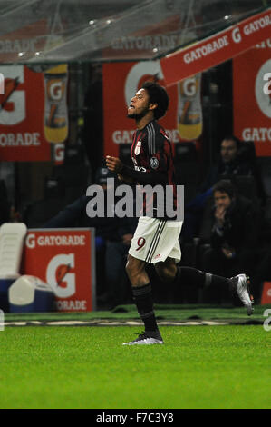 Milano, Italia. 28 Nov, 2015. L. Adriano di AC Milano durante la Serie A italiana League Soccer match tra AC Milan e Ac Chievo Verona presso lo Stadio San Siro di Milano, Italia. Credito: Azione Sport Plus/Alamy Live News Foto Stock