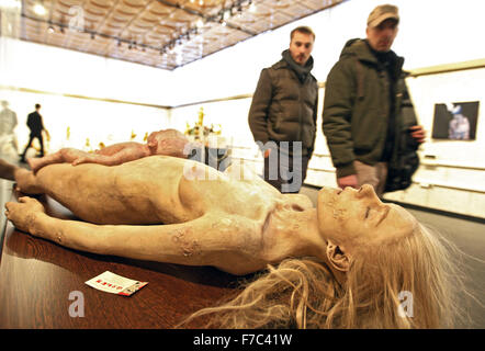 Kiev, Ucraina. 28 Nov, 2015. Visitatori partecipare al festival degli orrori ''Necronomicon'', a Kiev, Ucraina, 28 Novembre, 2015. Il festival riunisce gli appassionati di cosplay, fantasia e mistico eroi e video giocatori. © Serg Glovny/ZUMA filo/Alamy Live News Foto Stock