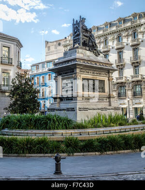 L'Isabel La Catolica statua in Granada per commemorare la messa in servizio del viaggio da Columbus che ha portato alla scoperta di STATI UNITI D'AMERICA Foto Stock