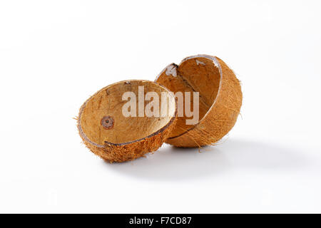 Due metà di un guscio di noce di cocco Foto Stock