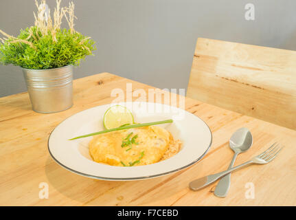 Pad Thai, stir-fried rice tagliatelle con uovo, stock photo Foto Stock