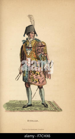 Herald a bracci in stemma, armato hat con piuma, spada, del Collegio degli araldi del XIX secolo. Handcolored incisione su rame da William Henry Pyne è il mondo in miniatura: Inghilterra, Scozia e Irlanda, Ackermann, 1827. Foto Stock