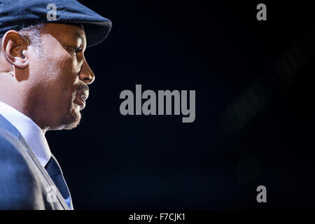 Dusseldorf, Germania. 29 Nov, 2015. Duesseldorf, Germania. 28 Nov, 2015. Fromer boxer britannico Lennox Lewis al pugilato ring di Esprit Arena di Düsseldorf, Germania, 28 novembre 2015. Credito: dpa picture alliance/Alamy Live News Foto Stock