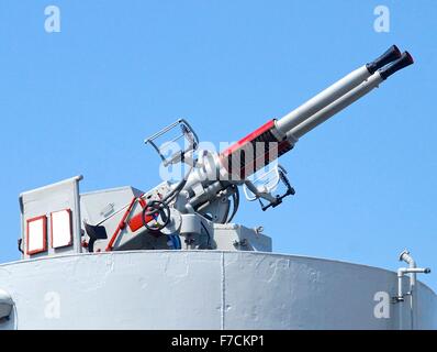 Il primo piano del cannone di difesa sulla Corazzata Foto Stock