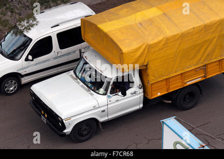 Vecchia coperta Ford pick up, registrate in Argentina. Foto Stock