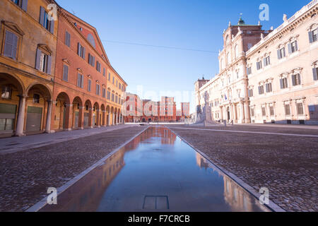 Modena, Emilia Romagna, Piazza Roma Piazza e Palazzo Ducale Foto Stock