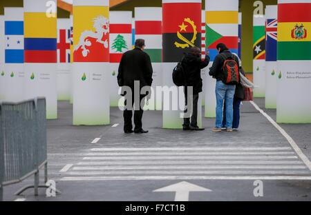 Parigi. 29 Nov, 2015. Foto scattata il 9 novembre 29, 2015 mostra Le Bourget dove il 2015 Conferenza delle Nazioni Unite sui cambiamenti climatici (COP 21) avrà luogo a Parigi, Francia. Già ad elevata il terrore di avviso, la Francia intendeva versare 11.000 poliziotti e gendarmi in tutto il paese per garantire la sicurezza della prossima conferenza delle Nazioni Unite sul cambiamento climatico (COP21). © Zhou Lei/Xinhua/Alamy Live News Foto Stock