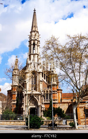 Chiesa e convento dei Salesiani a Barcellona. La Catalogna Foto Stock