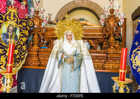 Immagine della Vergine Maria all'interno di una chiesa di Marbella Andalusia Spagna Foto Stock