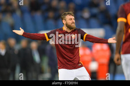 Roma, Italia. 29 Nov, 2015. Daniele De Rossi durante il campionato italiano di una partita di calcio A.S. Roma vs A.C. Atalanta nello Stadio Olimpico di Roma, il 29 novembre 2015. Credito: Silvia Lore'/Alamy Live News Foto Stock