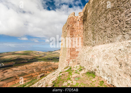 Pareti di Castillo de Santa Barbara, Teguise, Lanzarote. Foto Stock