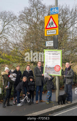 Una protesta contro la proposta di costruzione di una storia di due grandi casa di testa e albero su Wandwsorth comune per Crossrail 2 Foto Stock