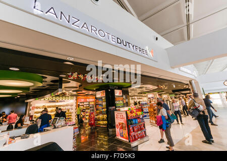 Negozio duty free a Lanzarote Airport Foto Stock