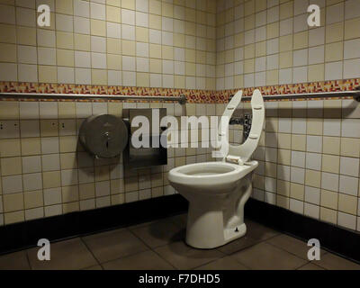 Un restroom unisex presso Starbucks su Houston Street e West Broadway nella sezione di Soho di New York City Foto Stock