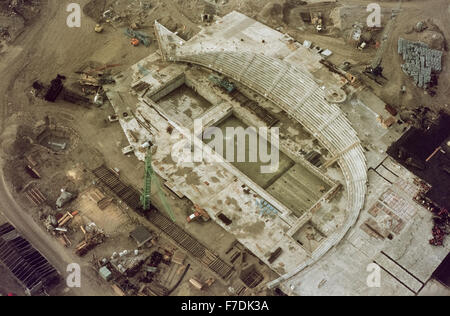 Vista aerea del Monaco di Baviera Olympic Hall, sito di giochi, in costruzione. Blick vom Fernsehturm auf die im Bau befindliche Olympia-Schwimmhalle Foto Stock