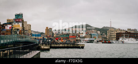 Keelung, Taiwan - 30 Gennaio 2015: una vista panoramica del porto di Keelung nelle ore diurne. Foto Stock