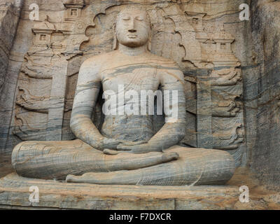 Monolito unica statua di Buddha nel tempio di Polonnaruwa - capitale di Ceylon,sito Patrimonio Mondiale dell'UNESCO Foto Stock