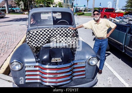 Fort ft. Pierce Florida,City Marina Square,anziani anziani anziani anziani pensionati pensionati anziani anziani anziani, adulti uomini uomini maschi, customiz Foto Stock