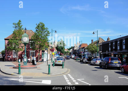 Millenium orologio su High Street, Rayleigh Essex, Inghilterra, Regno Unito Foto Stock