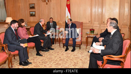 Paris, Paris, Francia. 29 Nov, 2015. Il Presidente egiziano Abdel Fattah al-Sisi si incontra con il segretario generale dell'Organizzazione per la cooperazione e lo sviluppo economico, a Parigi il 30 novembre 2015 © Stringer/immagini APA/ZUMA filo/Alamy Live News Foto Stock