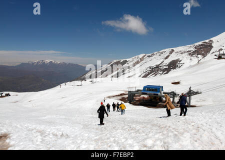 Impianti di risalita nella parte anteriore della base Prado, Valle Nevado, Andes Cile Foto Stock