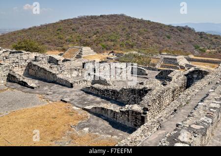 Vista della camera di stoccaggio delle fondazioni da stella piramide, Rovine di Xochicalco, Cuernavaca, MORELOS, Messico Foto Stock